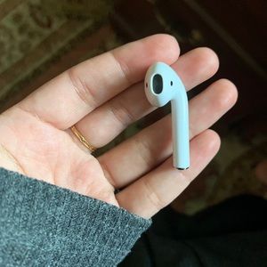 Single Left AirPod (like new)